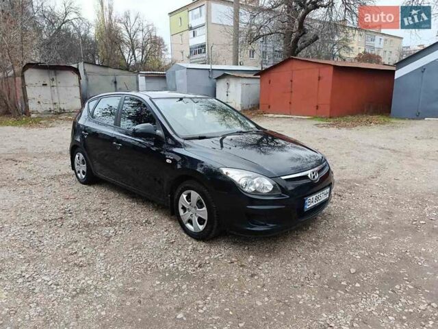 Черный Хендай i30, объемом двигателя 1.4 л и пробегом 314 тыс. км за 5650 $, фото 14 на Automoto.ua
