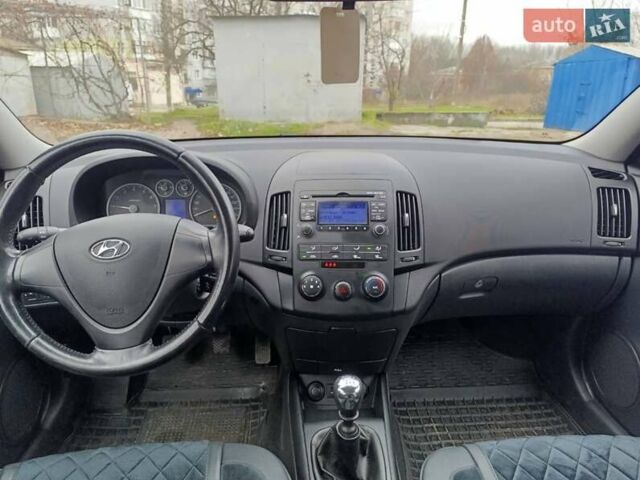 Черный Хендай i30, объемом двигателя 1.4 л и пробегом 314 тыс. км за 5650 $, фото 17 на Automoto.ua