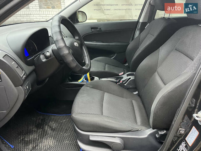 Черный Хендай i30, объемом двигателя 1.4 л и пробегом 240 тыс. км за 6000 $, фото 12 на Automoto.ua