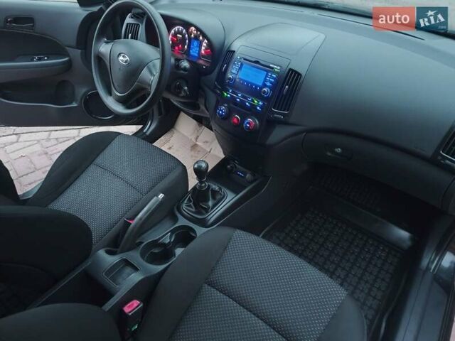 Чорний Хендай i30, об'ємом двигуна 1.4 л та пробігом 158 тис. км за 5750 $, фото 15 на Automoto.ua