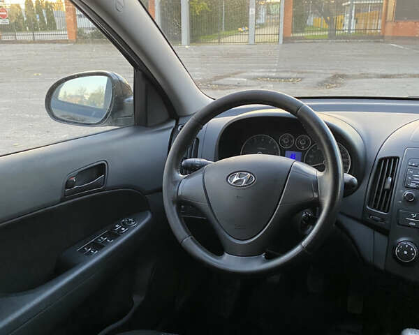 Черный Хендай i30, объемом двигателя 1.4 л и пробегом 242 тыс. км за 6000 $, фото 19 на Automoto.ua