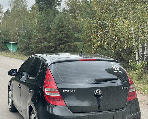 Чорний Хендай i30, об'ємом двигуна 1.4 л та пробігом 223 тис. км за 5500 $, фото 5 на Automoto.ua