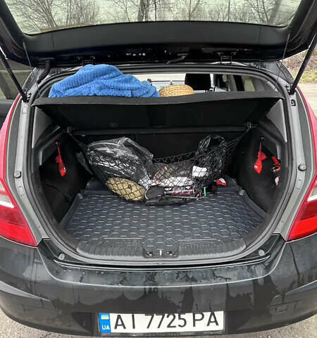 Черный Хендай i30, объемом двигателя 1.6 л и пробегом 255 тыс. км за 6800 $, фото 11 на Automoto.ua