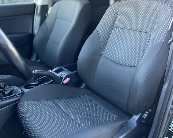 Черный Хендай i30, объемом двигателя 1.4 л и пробегом 167 тыс. км за 6299 $, фото 37 на Automoto.ua