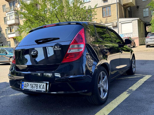 Чорний Хендай i30, об'ємом двигуна 1.6 л та пробігом 190 тис. км за 6300 $, фото 6 на Automoto.ua