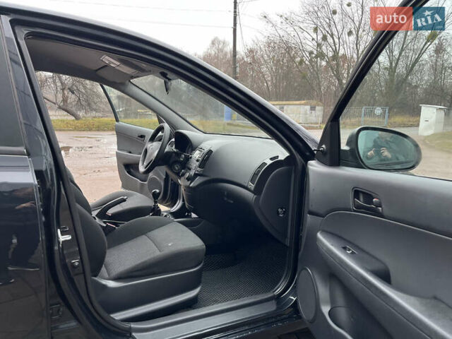 Чорний Хендай i30, об'ємом двигуна 1.4 л та пробігом 247 тис. км за 5800 $, фото 23 на Automoto.ua