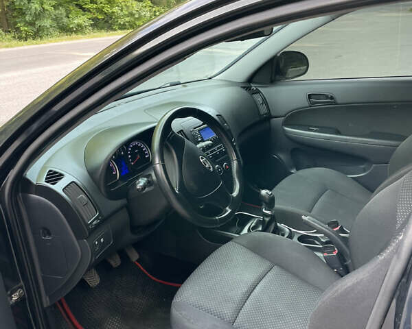Черный Хендай i30, объемом двигателя 1.58 л и пробегом 285 тыс. км за 6300 $, фото 12 на Automoto.ua