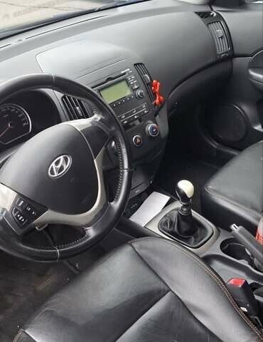 Чорний Хендай i30, об'ємом двигуна 1.58 л та пробігом 239 тис. км за 5000 $, фото 15 на Automoto.ua