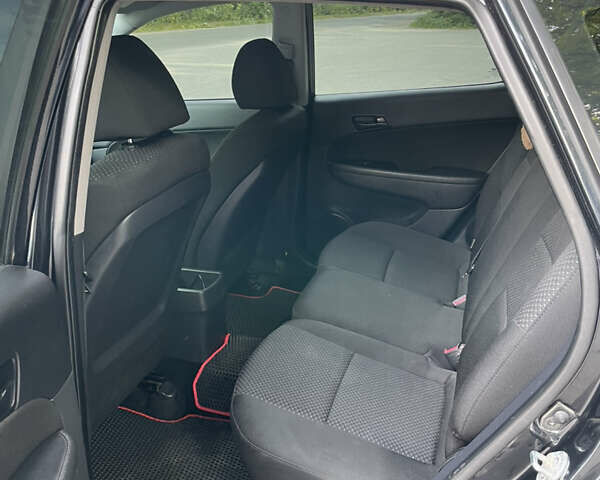 Черный Хендай i30, объемом двигателя 1.58 л и пробегом 285 тыс. км за 6300 $, фото 13 на Automoto.ua