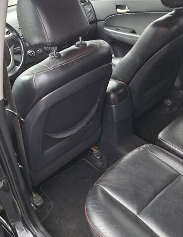Чорний Хендай i30, об'ємом двигуна 1.58 л та пробігом 239 тис. км за 5000 $, фото 13 на Automoto.ua