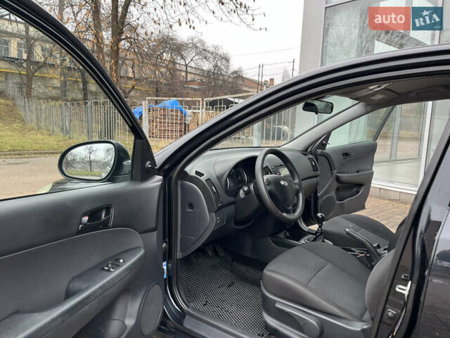 Чорний Хендай i30, об'ємом двигуна 1.4 л та пробігом 247 тис. км за 5800 $, фото 18 на Automoto.ua