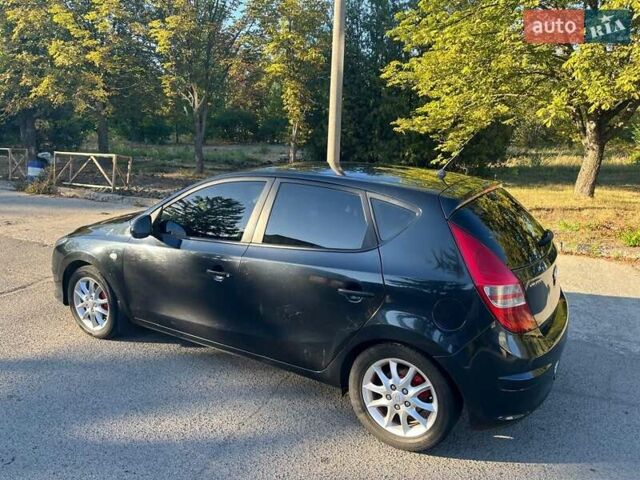 Черный Хендай i30, объемом двигателя 1.6 л и пробегом 219 тыс. км за 4700 $, фото 4 на Automoto.ua