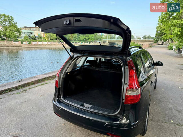 Черный Хендай i30, объемом двигателя 1.6 л и пробегом 198 тыс. км за 6600 $, фото 17 на Automoto.ua
