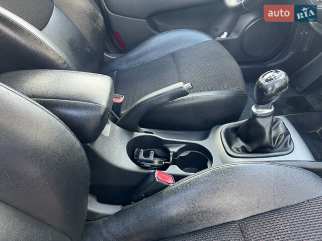 Чорний Хендай i30, об'ємом двигуна 1.4 л та пробігом 248 тис. км за 6950 $, фото 28 на Automoto.ua