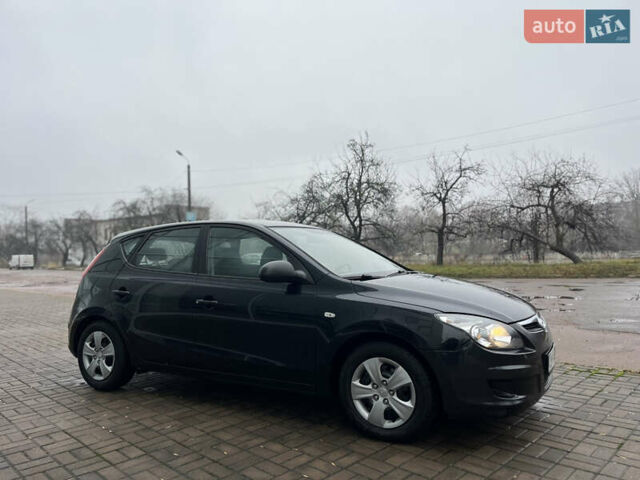 Чорний Хендай i30, об'ємом двигуна 1.4 л та пробігом 247 тис. км за 5800 $, фото 8 на Automoto.ua