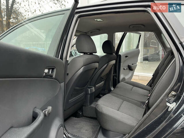 Чорний Хендай i30, об'ємом двигуна 1.4 л та пробігом 247 тис. км за 5800 $, фото 24 на Automoto.ua