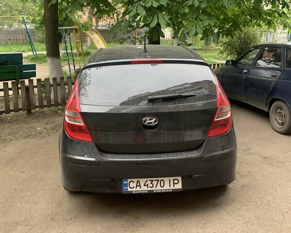 Черный Хендай i30, объемом двигателя 1.6 л и пробегом 223 тыс. км за 6400 $, фото 3 на Automoto.ua