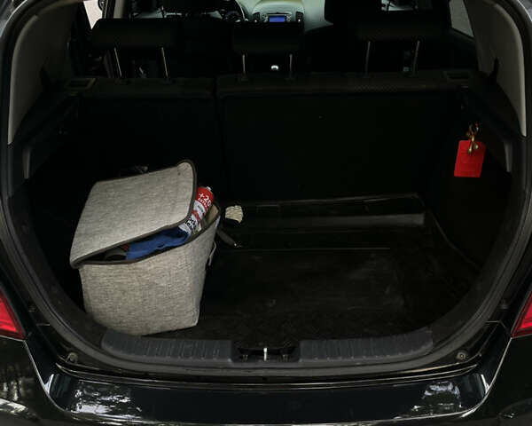 Черный Хендай i30, объемом двигателя 1.58 л и пробегом 285 тыс. км за 6300 $, фото 14 на Automoto.ua