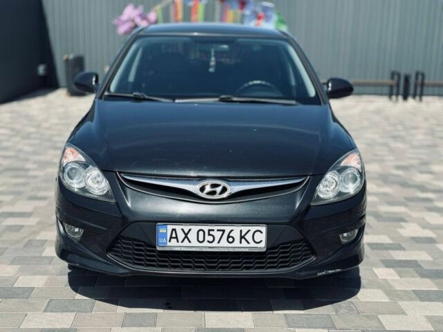 Чорний Хендай i30, об'ємом двигуна 0.16 л та пробігом 260 тис. км за 6300 $, фото 1 на Automoto.ua