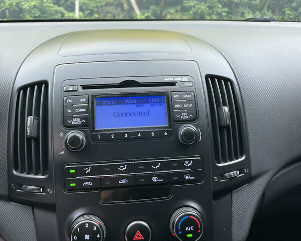 Черный Хендай i30, объемом двигателя 1.58 л и пробегом 285 тыс. км за 6300 $, фото 10 на Automoto.ua