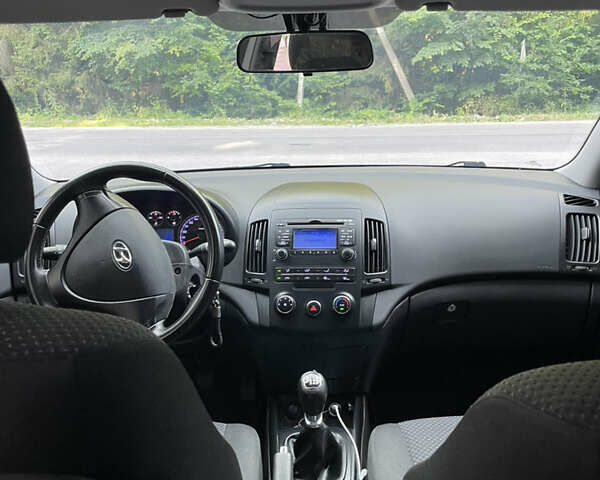 Черный Хендай i30, объемом двигателя 1.58 л и пробегом 285 тыс. км за 6300 $, фото 11 на Automoto.ua