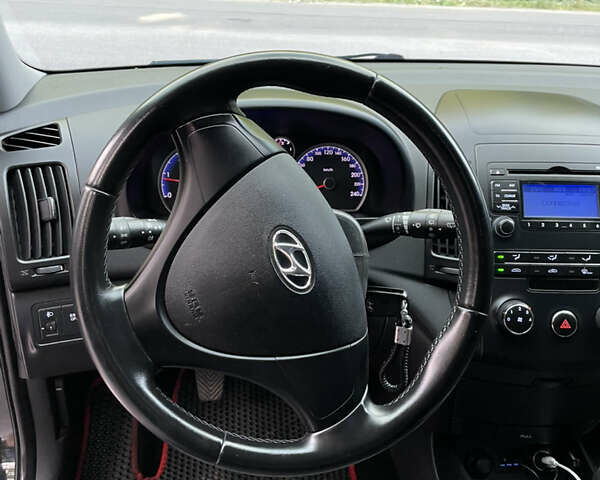 Черный Хендай i30, объемом двигателя 1.58 л и пробегом 285 тыс. км за 6300 $, фото 9 на Automoto.ua