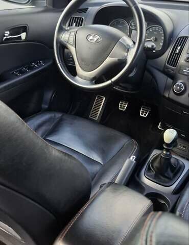Чорний Хендай i30, об'ємом двигуна 1.58 л та пробігом 239 тис. км за 5000 $, фото 4 на Automoto.ua