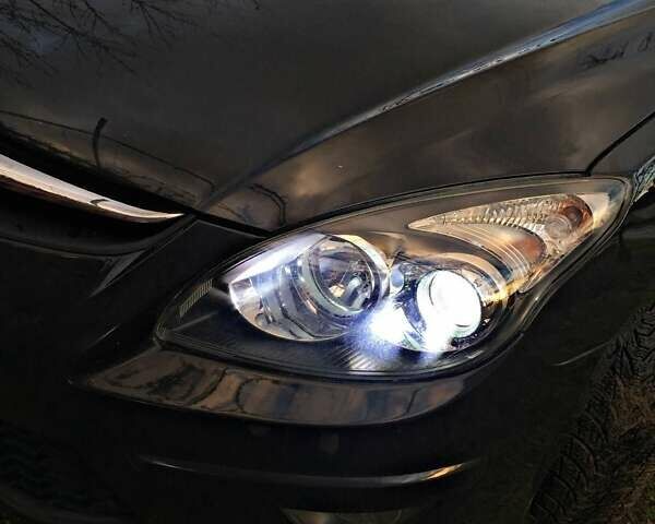 Черный Хендай i30, объемом двигателя 1.6 л и пробегом 10 тыс. км за 7999 $, фото 12 на Automoto.ua