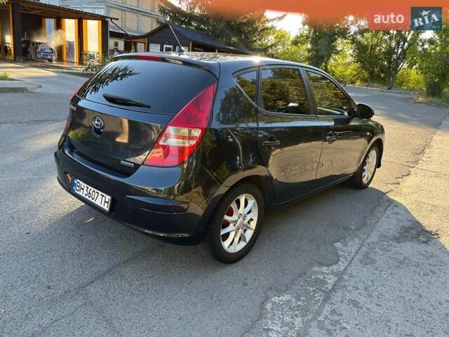 Черный Хендай i30, объемом двигателя 1.6 л и пробегом 219 тыс. км за 4700 $, фото 7 на Automoto.ua
