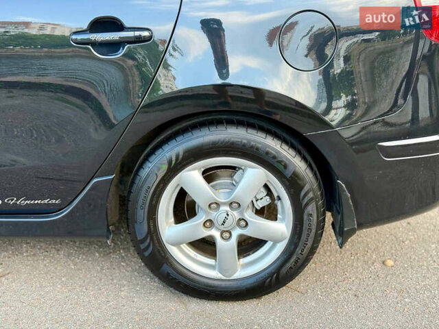 Черный Хендай i30, объемом двигателя 1.6 л и пробегом 198 тыс. км за 6600 $, фото 6 на Automoto.ua