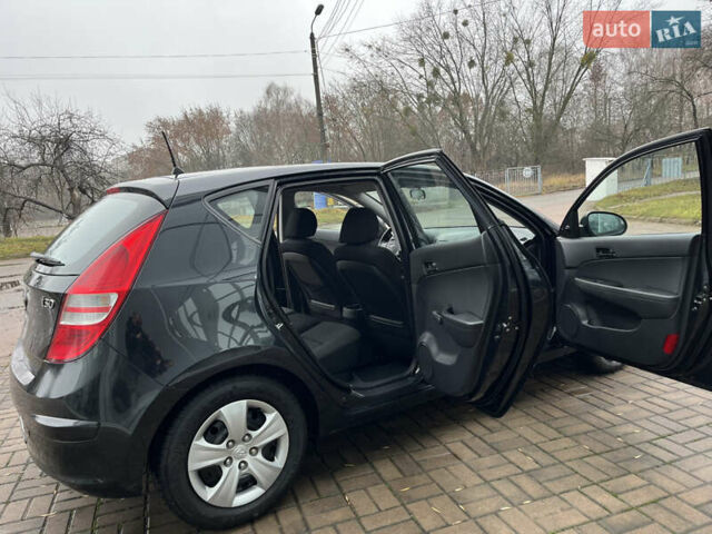 Чорний Хендай i30, об'ємом двигуна 1.4 л та пробігом 247 тис. км за 5800 $, фото 14 на Automoto.ua