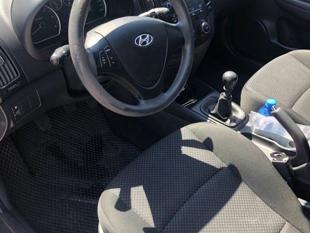 Черный Хендай i30, объемом двигателя 1.6 л и пробегом 192 тыс. км за 5999 $, фото 10 на Automoto.ua