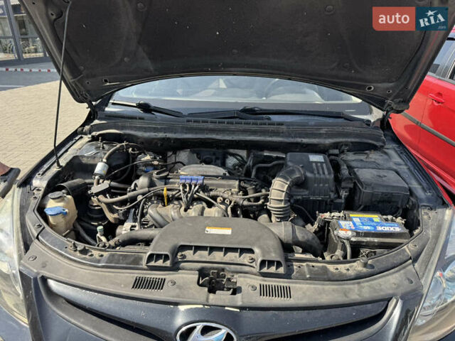 Черный Хендай i30, объемом двигателя 1.4 л и пробегом 215 тыс. км за 6000 $, фото 8 на Automoto.ua
