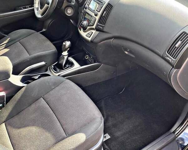 Черный Хендай i30, объемом двигателя 1.6 л и пробегом 10 тыс. км за 7999 $, фото 4 на Automoto.ua