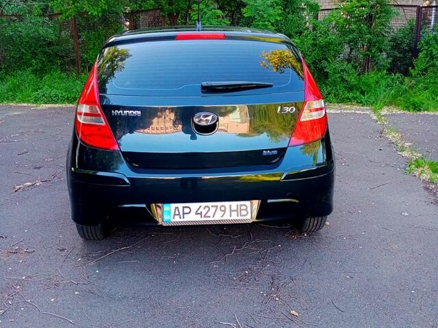 Чорний Хендай i30, об'ємом двигуна 1.4 л та пробігом 288 тис. км за 6800 $, фото 4 на Automoto.ua