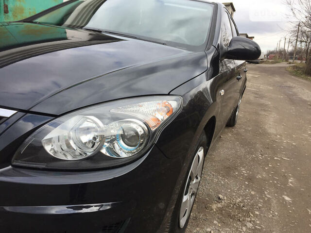 Чорний Хендай i30, об'ємом двигуна 1.6 л та пробігом 195 тис. км за 6500 $, фото 8 на Automoto.ua