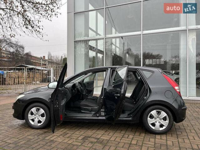 Чорний Хендай i30, об'ємом двигуна 1.4 л та пробігом 247 тис. км за 5800 $, фото 15 на Automoto.ua