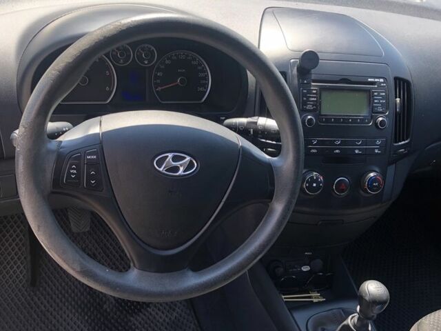 Черный Хендай i30, объемом двигателя 1.6 л и пробегом 192 тыс. км за 5999 $, фото 9 на Automoto.ua