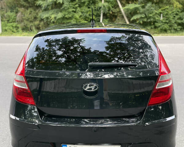 Черный Хендай i30, объемом двигателя 1.58 л и пробегом 285 тыс. км за 6300 $, фото 5 на Automoto.ua