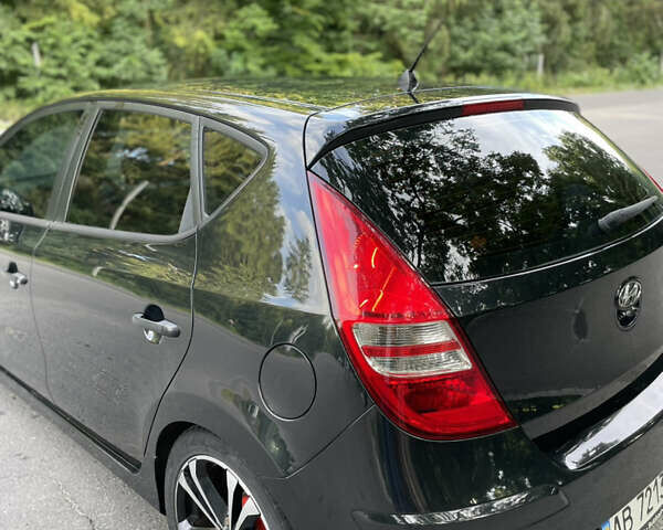 Черный Хендай i30, объемом двигателя 1.58 л и пробегом 285 тыс. км за 6300 $, фото 6 на Automoto.ua