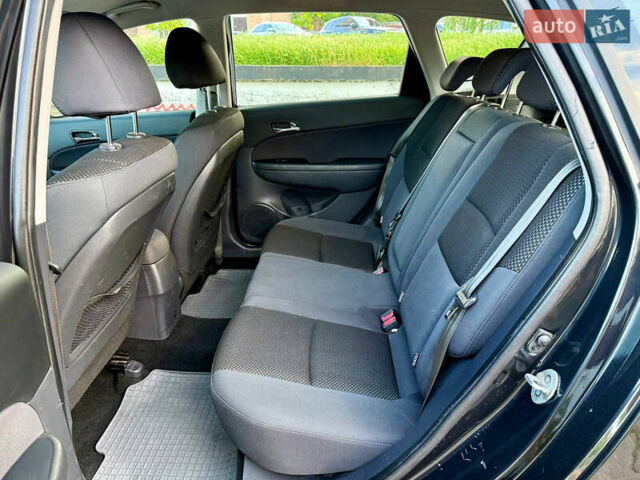 Черный Хендай i30, объемом двигателя 1.6 л и пробегом 198 тыс. км за 6600 $, фото 16 на Automoto.ua