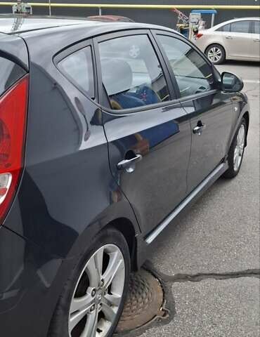 Чорний Хендай i30, об'ємом двигуна 1.58 л та пробігом 239 тис. км за 5000 $, фото 6 на Automoto.ua