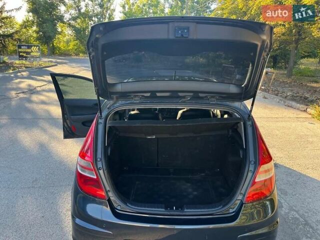 Черный Хендай i30, объемом двигателя 1.6 л и пробегом 219 тыс. км за 4700 $, фото 17 на Automoto.ua