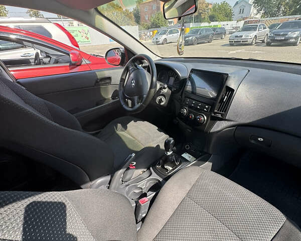 Черный Хендай i30, объемом двигателя 1.4 л и пробегом 215 тыс. км за 6000 $, фото 3 на Automoto.ua