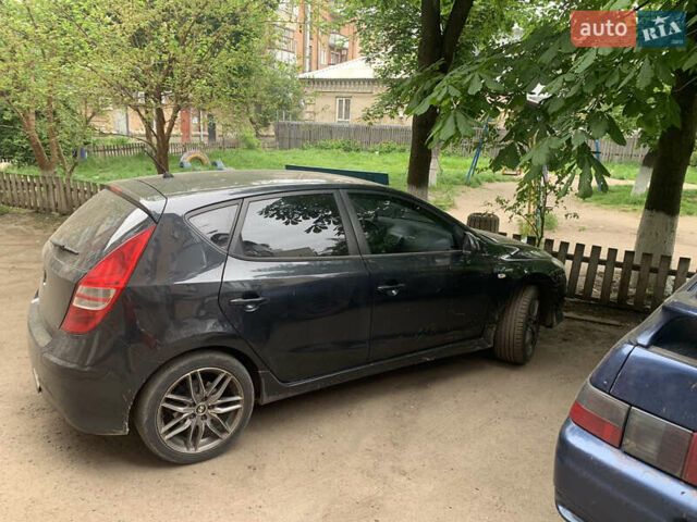 Черный Хендай i30, объемом двигателя 1.6 л и пробегом 223 тыс. км за 6400 $, фото 2 на Automoto.ua