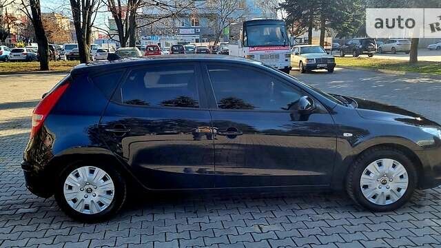 Чорний Хендай i30, об'ємом двигуна 1.6 л та пробігом 240 тис. км за 5800 $, фото 8 на Automoto.ua