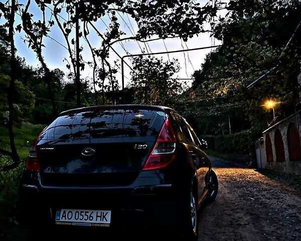 Черный Хендай i30, объемом двигателя 1.6 л и пробегом 10 тыс. км за 7999 $, фото 5 на Automoto.ua