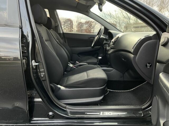 Черный Хендай i30, объемом двигателя 1.6 л и пробегом 160 тыс. км за 6500 $, фото 18 на Automoto.ua