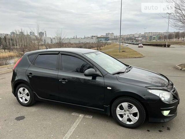 Чорний Хендай i30, об'ємом двигуна 1.4 л та пробігом 172 тис. км за 6950 $, фото 3 на Automoto.ua