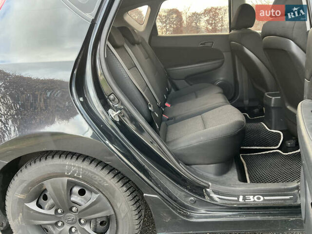Черный Хендай i30, объемом двигателя 1.6 л и пробегом 180 тыс. км за 6700 $, фото 49 на Automoto.ua